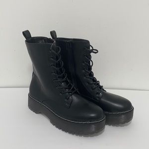 Union bay black combat boots size 9.5